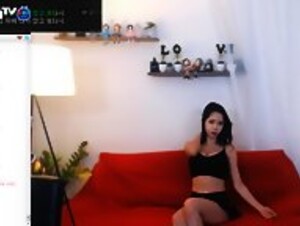Singaporean Milf Masturbate On Webcam 2
