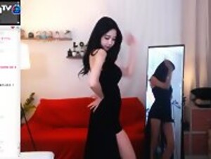 Cute Singaporean Girlfriend Masturbate On Webcam